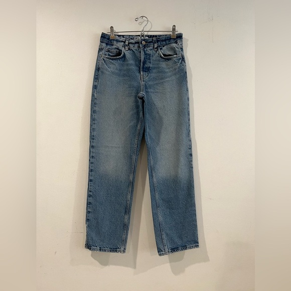 Zara Womens Medium Wash High Rise
Straight Leg Cropped Raw Hem Denim
Jeans Sz 4 - Picture 1 of 8